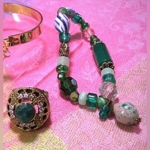 (2) PC Lot of Women's Jewelry 2 bracelets 1 ring